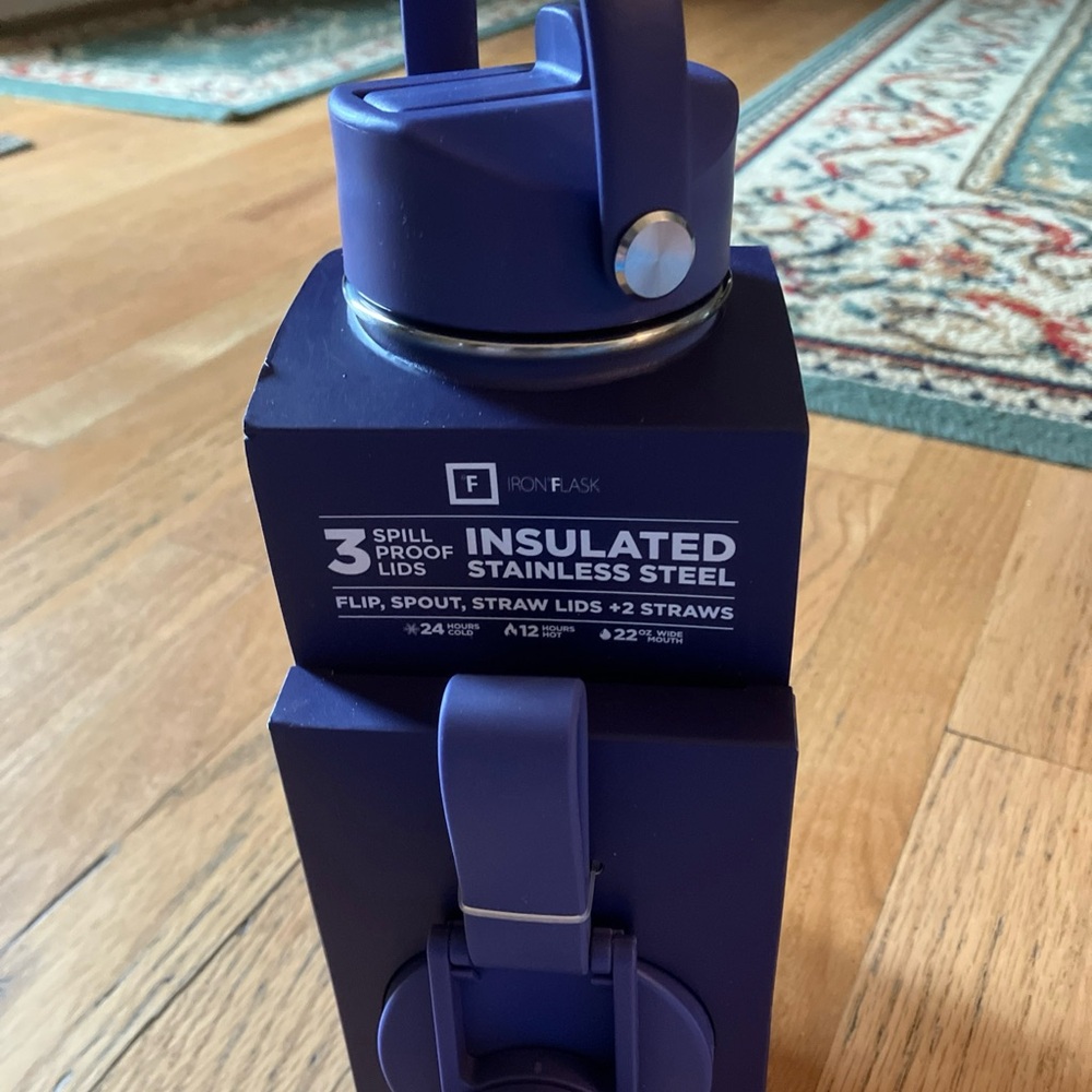 IRON °FLASK Sports Water Bottle, 3 Lids And 2straws.  Leak Proof. 22oz